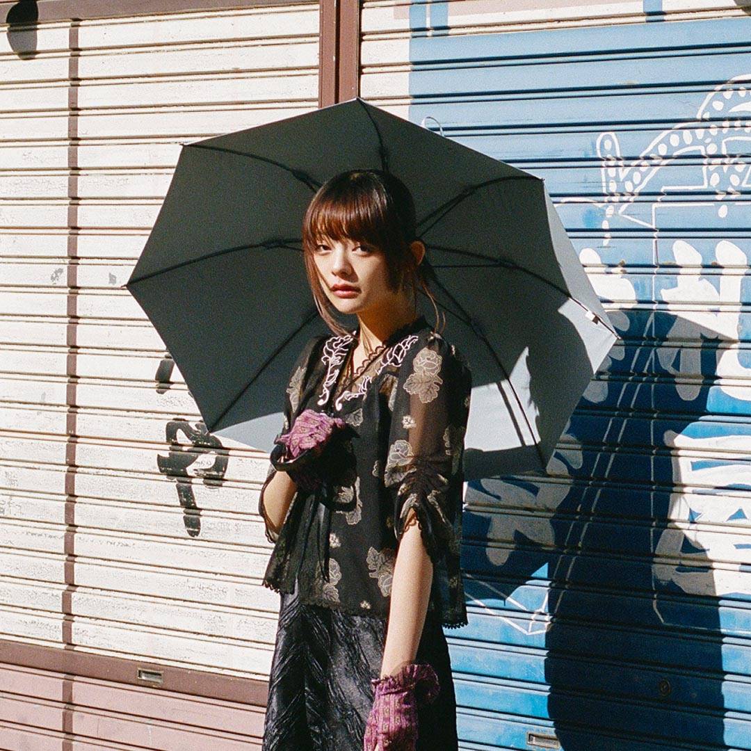 未使用品UVカット日傘ANNA SUI ANNA SUI （アナスイ） 豪華レース風刺しゅう 晴雨兼用パラソル（ミニ